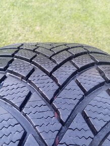 215/65 r17 zimné pneu.DOT.3823 - 2