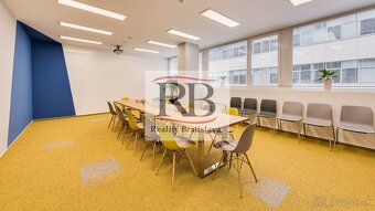 Reprezentatívny priestor 90m2 s parkovaním v Office Centre J - 2