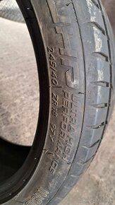 245/40R18 - 2