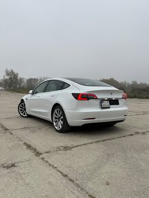 Tesla Model 3 Long Range Autopilot premium interiér - 2