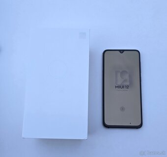 Predám Xiaomi Mi 9 SE Piano Black 6/64GB - 2