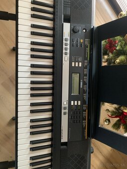 Yamaha PSR E243 - 2