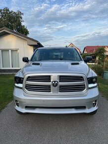 Predám Dodge RAM 1500 5.7 HEMI BIGHORN - 2