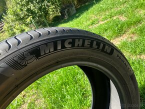 Predám skoro nové letné pneu Michelin Primacy 4 225/50 R18 - 2