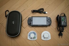 Sony PSP 2000 'piano black' 32GB - 2