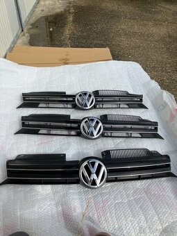 5K 1K9 VW GOLF 6 VI maska mrizka znak volkswagen - 2