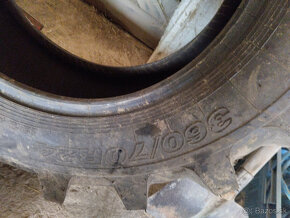 Pneu 360/70R24 - 2