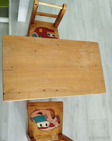 Detský drevený stolík s 2 stoličkami - 2
