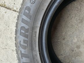 Good year 225/65 R17 - 2