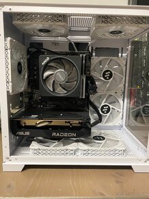 Ryzen 5 5600x / RX 7600 / 16GB RAM - 2