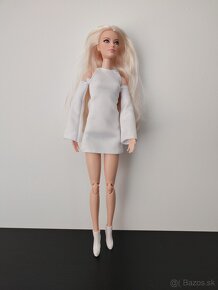 Barbie Signature Looks Doll - 2