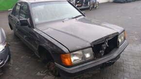 Lacno rozpredám Mercedes-Benz E class W190 1990-1995 na náhr - 2