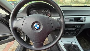BMW E90 320i - 2