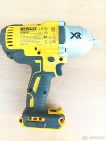 DeWALT rázový uťahovák - 2