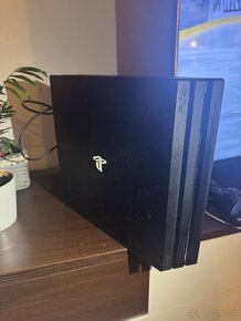 Predám PS4 pro 1tb - 2