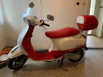 Predám skúter Vespa S50 2T prvý majiteľ - 2