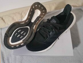 Pánske bežecké topánky adidas ULTRABOOST 22 čierne - 2