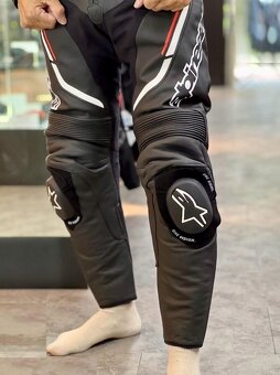 AKCIA: Kvalitná MOTOKOMBINÉZA Alpinestars Motegi V2 - 2