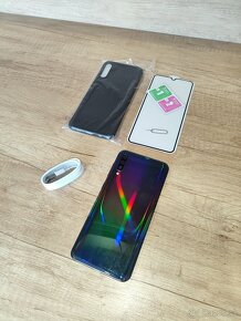 Samsung Galaxy A50 - super stav s príslušenstvom - 2