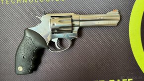 Predám revolver Taurus .22WMR - 2