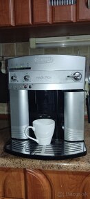 Predám kávovar DeLonghi magnifica ESAM320s - 2