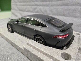 Mercedes Benz AMG GT63 1:18 Norev - 2