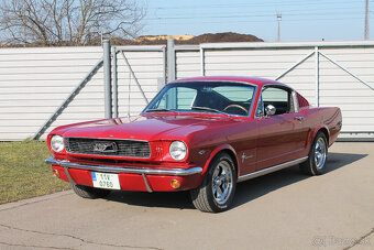 Ford Mustang Fastback 3x - 2