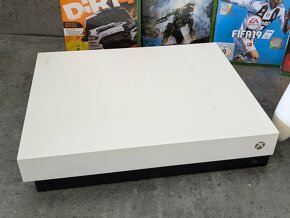 Xbox One X 1TB biele, ovládač, 4 hry Mafia, Fifa, Dirt, Halo - 2