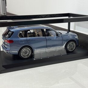 1:18 Kyosho BMW X7 Dealer Edition - 2