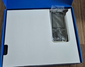 Nokia E52 - komplet s krabicou - 2