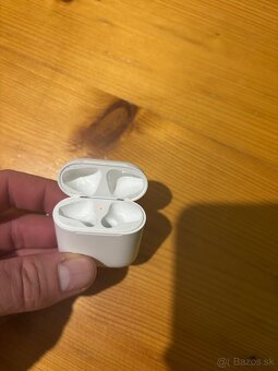 Apple AirPods 2 generácie  náhradné nabíjacie púzdro - 2