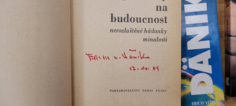 4 x Erich von Daniken (jedna s podpisom autora) -krásny stav - 2