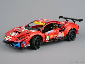 LEGO Technic Ferrari 488 GTE 42125 - 2