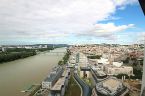 EUROVEA VÝHĽAD NA HRAD ZĽAVA - 2