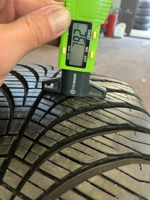 235/45 R19 2ks Goodyear Vector4 season - 2