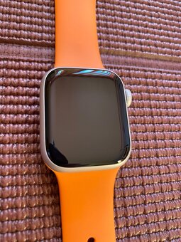 Apple Watch Series 8 41mm strieborné - 2