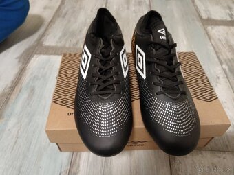 kopacky umbro vel. 40 nove - 2