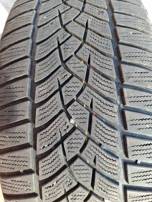 Goodyear 215/55 R16 - 2