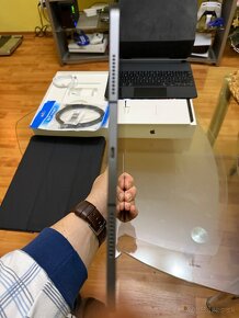 Ipad pro12,9"M1 256 GB Celular + apple klavesnica - 2