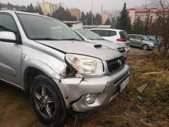 Toyota  Rav  4 - poškodená - 2