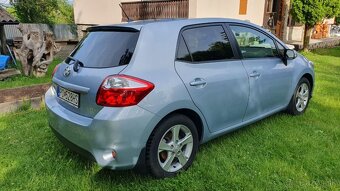 Predám TOYOTA AURIS 1.6 VVT-i benzín r.2011 - 2