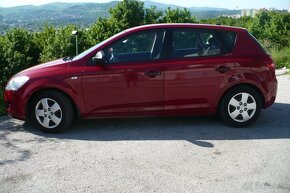 Predám KIA Ceed 1,4 benzín 77,2 kW - 2