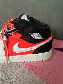 Air Jordan 1 MID SE - 2