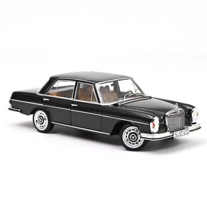 Mercedes-Benz 280 SE /1968/ dark green metallic, 1:18 Norev[ - 2