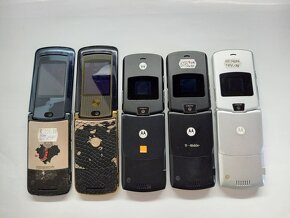 Motorola RAZR V3i STEELGRAY + RAZR2 V8 RAZR V3 E4 Dotyková - 2