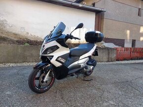 Aprilia SR 300 MAX - 2