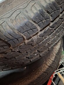 Pneu  215/65 R15 - 2