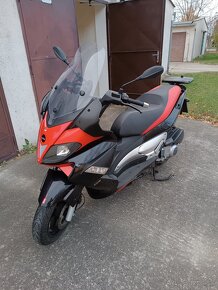 Aprilia SR Max 300 - 2