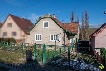 ZACHOVALÝ 5 IZBOVÝ RODINNÝ DOM V OPATOVCIACH NAD NITROU - 2