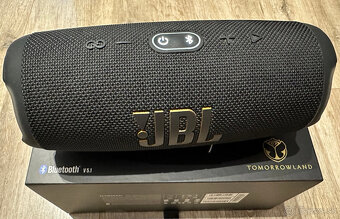 JBL Charge 5 Tomorrowland Edition, top stav - 2